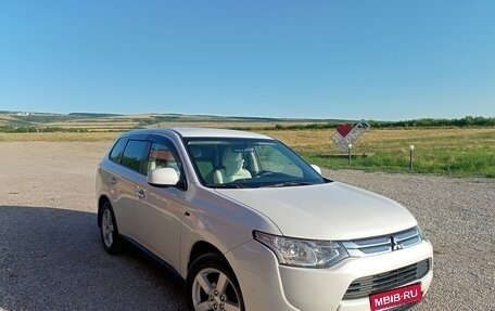 Mitsubishi Outlander III рестайлинг 3, 2014 год, 2 200 000 рублей, 1 фотография