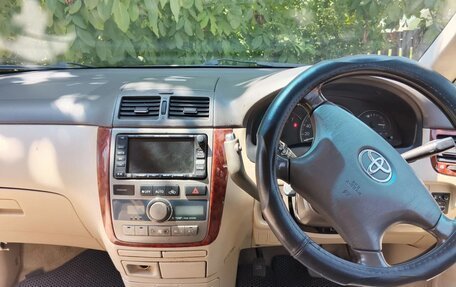 Toyota Ipsum II, 2002 год, 675 000 рублей, 12 фотография