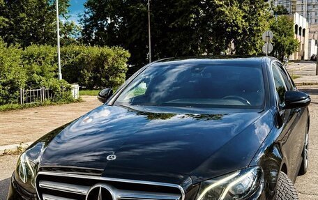 Mercedes-Benz E-Класс, 2019 год, 3 150 000 рублей, 2 фотография