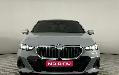 BMW 5 серия, 2023 год, 5 999 000 рублей, 2 фотография