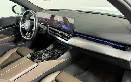 BMW 5 серия, 2023 год, 5 999 000 рублей, 15 фотография