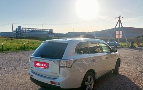 Mitsubishi Outlander III рестайлинг 3, 2014 год, 2 200 000 рублей, 2 фотография