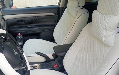 Mitsubishi Outlander III рестайлинг 3, 2014 год, 2 200 000 рублей, 11 фотография