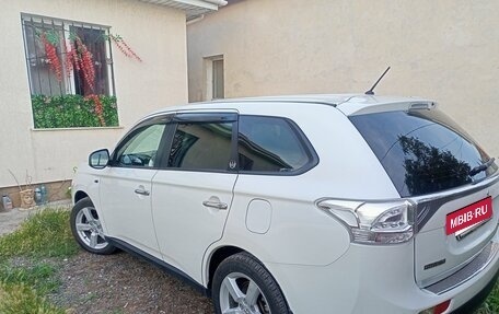 Mitsubishi Outlander III рестайлинг 3, 2014 год, 2 200 000 рублей, 7 фотография