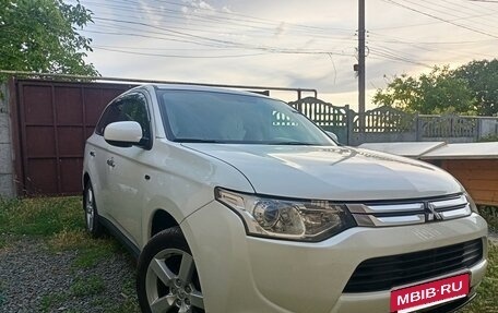 Mitsubishi Outlander III рестайлинг 3, 2014 год, 2 200 000 рублей, 6 фотография