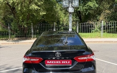 Toyota Camry, 2019 год, 2 200 000 рублей, 4 фотография
