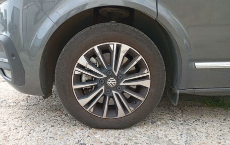 Volkswagen Multivan T6 рестайлинг, 2023 год, 7 950 000 рублей, 2 фотография