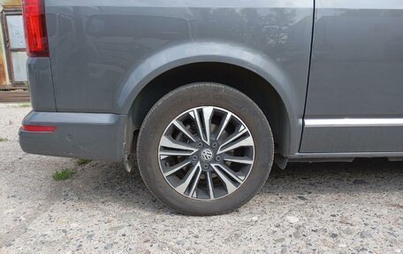 Volkswagen Multivan T6 рестайлинг, 2023 год, 7 950 000 рублей, 4 фотография