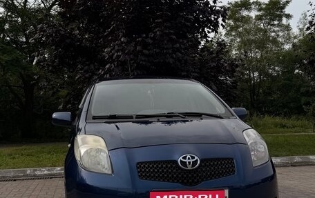 Toyota Yaris III рестайлинг, 2007 год, 650 000 рублей, 1 фотография