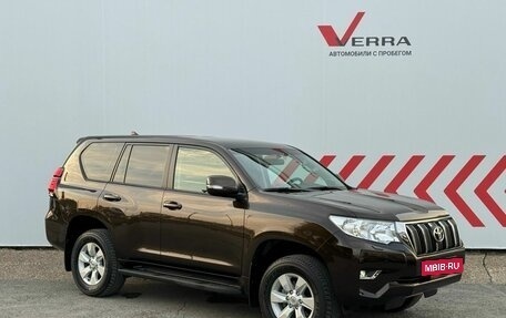 Toyota Land Cruiser Prado 150 рестайлинг 2, 2021 год, 6 000 000 рублей, 3 фотография