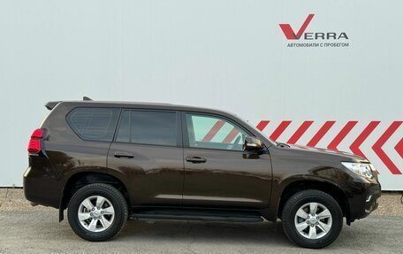 Toyota Land Cruiser Prado 150 рестайлинг 2, 2021 год, 6 000 000 рублей, 8 фотография