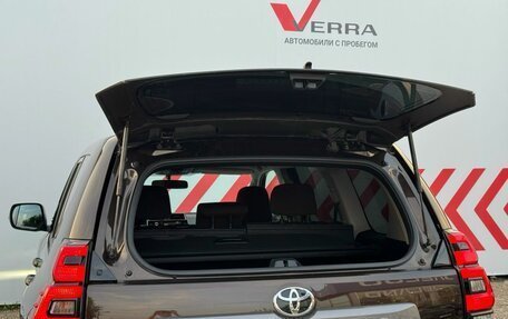 Toyota Land Cruiser Prado 150 рестайлинг 2, 2021 год, 6 000 000 рублей, 7 фотография