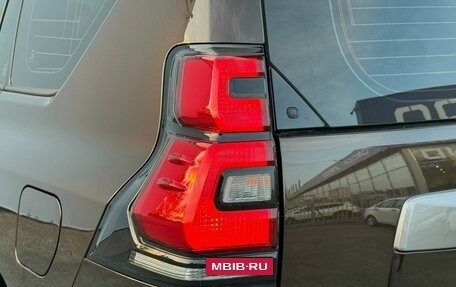 Toyota Land Cruiser Prado 150 рестайлинг 2, 2021 год, 6 000 000 рублей, 10 фотография