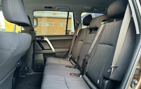 Toyota Land Cruiser Prado 150 рестайлинг 2, 2021 год, 6 000 000 рублей, 29 фотография