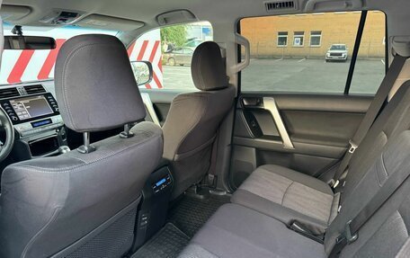 Toyota Land Cruiser Prado 150 рестайлинг 2, 2021 год, 6 000 000 рублей, 30 фотография