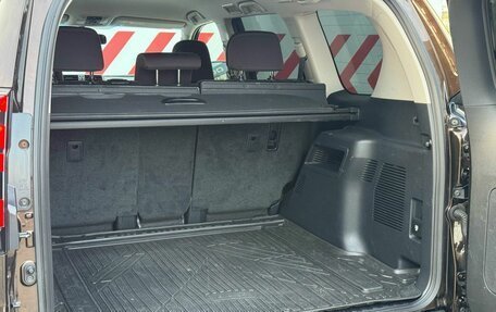 Toyota Land Cruiser Prado 150 рестайлинг 2, 2021 год, 6 000 000 рублей, 33 фотография
