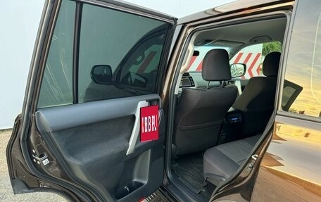 Toyota Land Cruiser Prado 150 рестайлинг 2, 2021 год, 6 000 000 рублей, 28 фотография