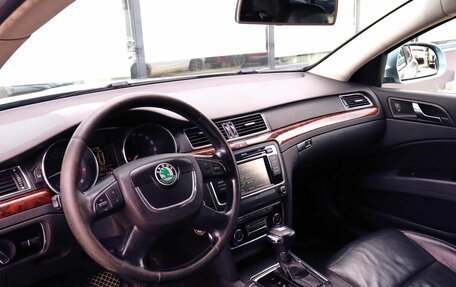 Skoda Superb III рестайлинг, 2011 год, 859 000 рублей, 16 фотография