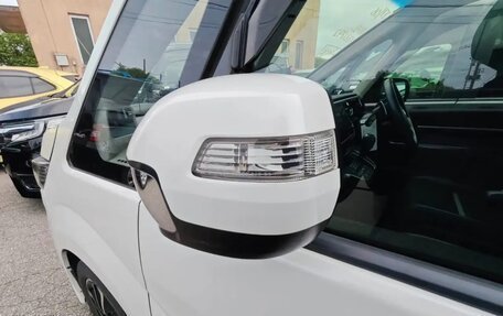 Honda Stepwgn IV, 2022 год, 1 900 000 рублей, 33 фотография