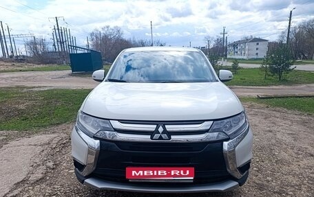 Mitsubishi Outlander III рестайлинг 3, 2015 год, 1 860 000 рублей, 1 фотография