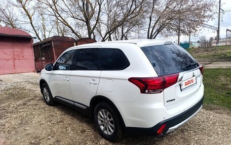 Mitsubishi Outlander III рестайлинг 3, 2015 год, 1 860 000 рублей, 7 фотография