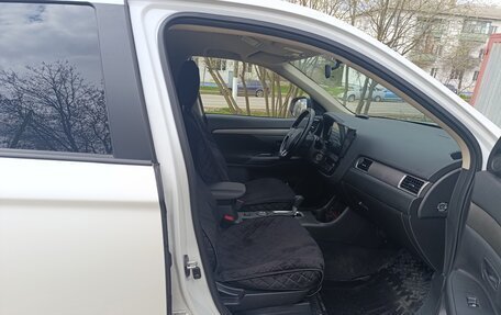 Mitsubishi Outlander III рестайлинг 3, 2015 год, 1 860 000 рублей, 11 фотография