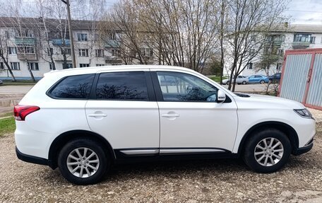 Mitsubishi Outlander III рестайлинг 3, 2015 год, 1 860 000 рублей, 4 фотография