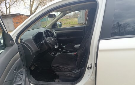 Mitsubishi Outlander III рестайлинг 3, 2015 год, 1 860 000 рублей, 13 фотография