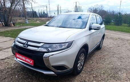 Mitsubishi Outlander III рестайлинг 3, 2015 год, 1 860 000 рублей, 2 фотография