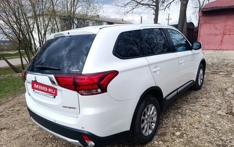 Mitsubishi Outlander III рестайлинг 3, 2015 год, 1 860 000 рублей, 5 фотография