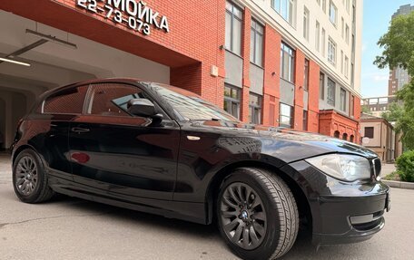 BMW 1 серия, 2011 год, 1 050 000 рублей, 4 фотография