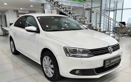 Volkswagen Jetta VI, 2013 год, 970 000 рублей, 3 фотография