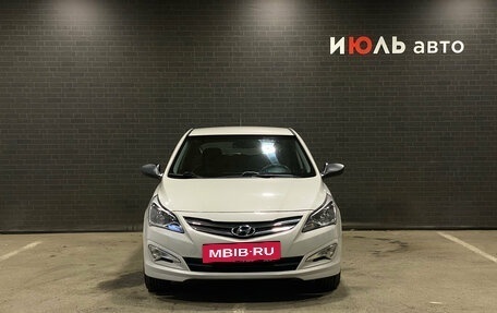 Hyundai Solaris II рестайлинг, 2015 год, 1 199 000 рублей, 2 фотография