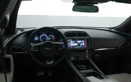 Jaguar F-Pace, 2016 год, 3 359 077 рублей, 6 фотография