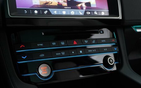 Jaguar F-Pace, 2016 год, 3 359 077 рублей, 19 фотография