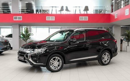Mitsubishi Outlander III рестайлинг 3, 2019 год, 1 950 000 рублей, 1 фотография