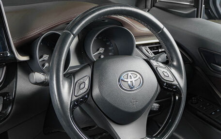 Toyota C-HR I рестайлинг, 2018 год, 2 029 000 рублей, 12 фотография