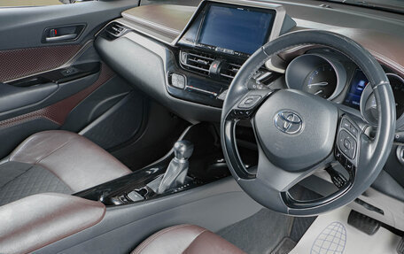 Toyota C-HR I рестайлинг, 2018 год, 2 029 000 рублей, 8 фотография