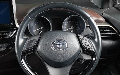 Toyota C-HR I рестайлинг, 2018 год, 2 029 000 рублей, 14 фотография