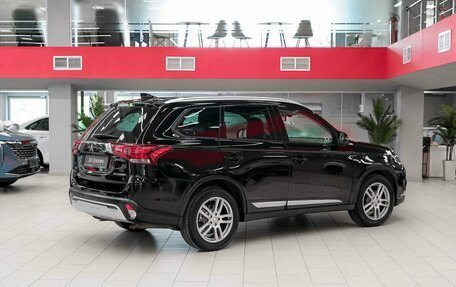 Mitsubishi Outlander III рестайлинг 3, 2019 год, 1 950 000 рублей, 2 фотография