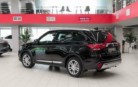 Mitsubishi Outlander III рестайлинг 3, 2019 год, 1 950 000 рублей, 4 фотография