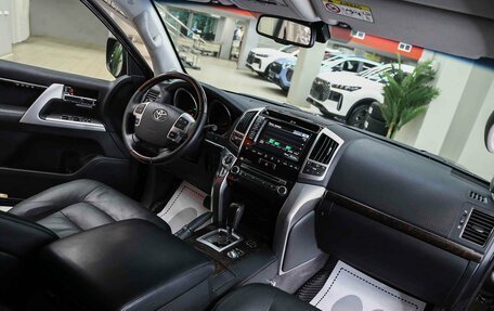 Toyota Land Cruiser 200, 2013 год, 3 190 000 рублей, 10 фотография