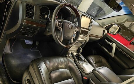 Toyota Land Cruiser 200, 2016 год, 6 090 000 рублей, 3 фотография