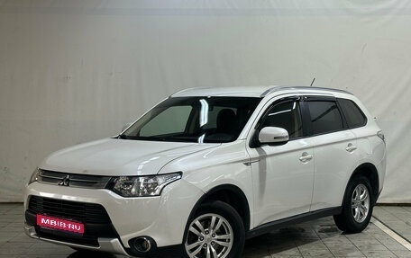 Mitsubishi Outlander III рестайлинг 3, 2014 год, 1 310 000 рублей, 1 фотография