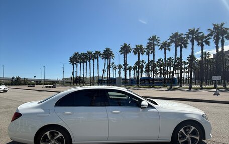 Mercedes-Benz E-Класс, 2018 год, 2 400 000 рублей, 3 фотография