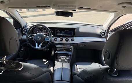 Mercedes-Benz E-Класс, 2018 год, 2 400 000 рублей, 31 фотография