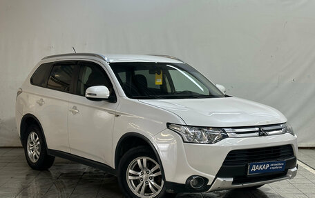 Mitsubishi Outlander III рестайлинг 3, 2014 год, 1 310 000 рублей, 2 фотография