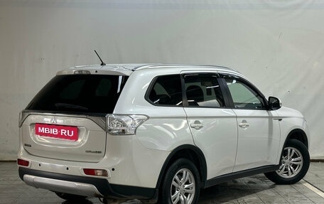 Mitsubishi Outlander III рестайлинг 3, 2014 год, 1 310 000 рублей, 3 фотография