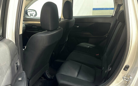 Mitsubishi Outlander III рестайлинг 3, 2014 год, 1 310 000 рублей, 9 фотография