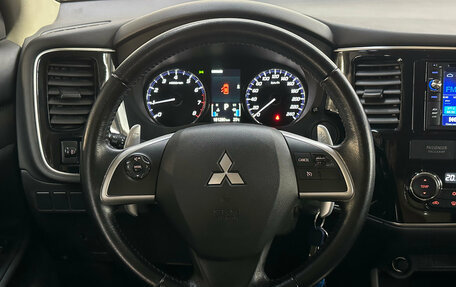 Mitsubishi Outlander III рестайлинг 3, 2014 год, 1 310 000 рублей, 13 фотография